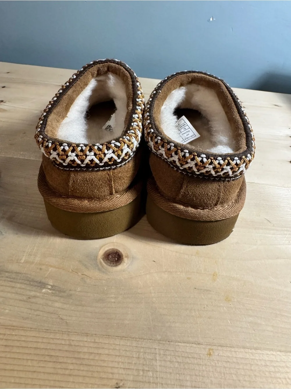 UGG Kids Chestnut Cozy Shearling-Lined Slip-On Clog